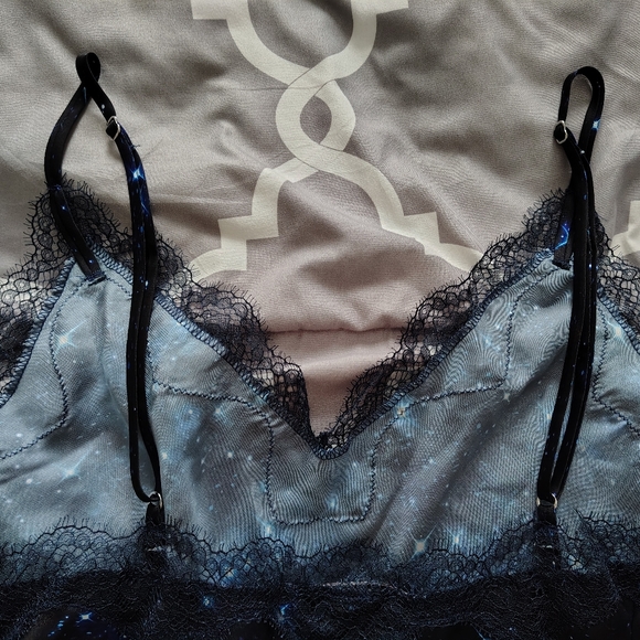 *NWOT* Victoria's Secret Women's Large Galaxy Print Sleepwear Camisole Top - Picture 4 of 6